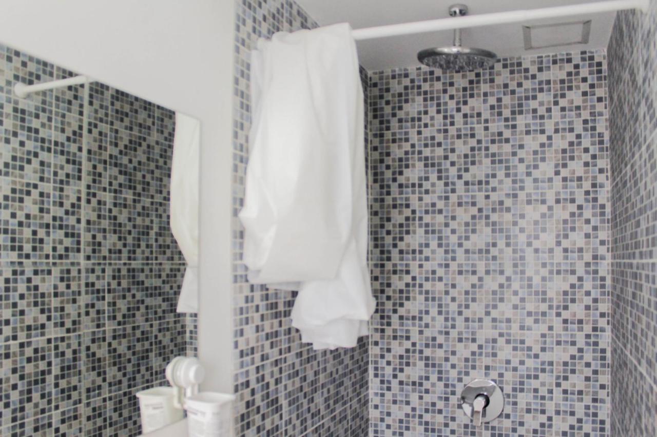 Strategic And Posh No Kitchen Aeropolis By Travelio Apartemen